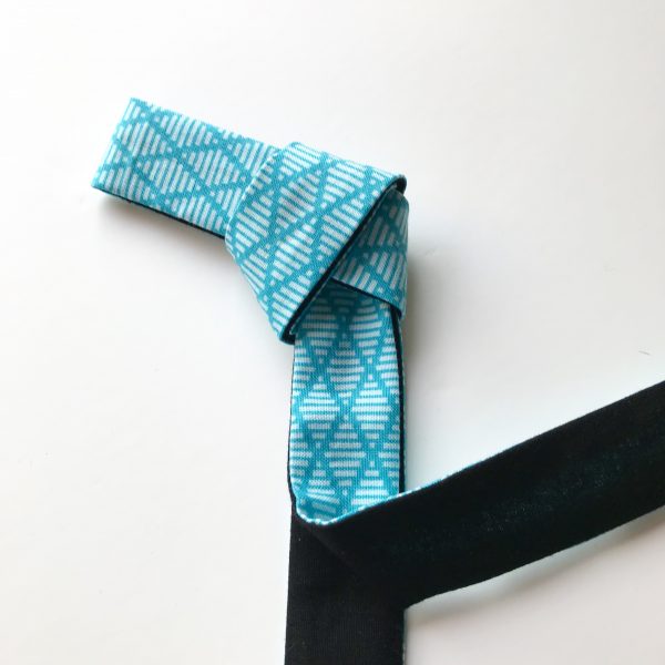 REVERSIBLE SKINNY - Aqua blue diamond grid print with Black